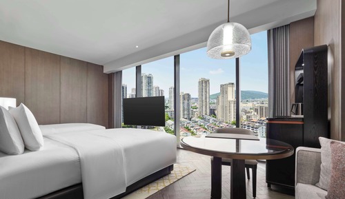 Basic Room, 1 King Bed