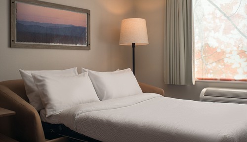 Suite, 1 King Bed with Sofa bed, Non Smoking