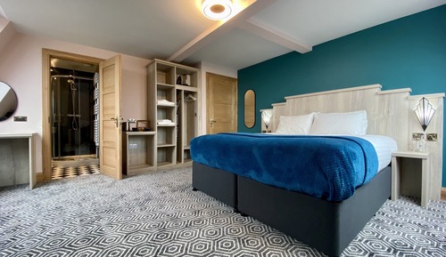 Double Room (classic double)