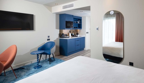 Superior Room, 1 King Bed, Kitchenette