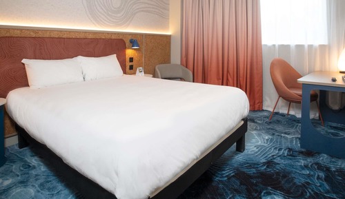 Standard Room, 1 King Bed