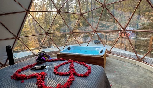 Deluxe Cabin (Domo with Jacuzzi)