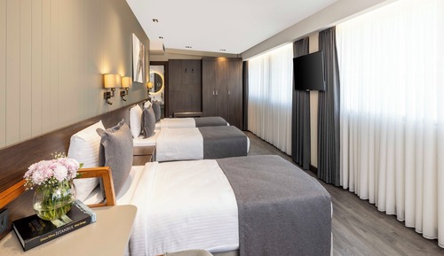 Deluxe Family Room
