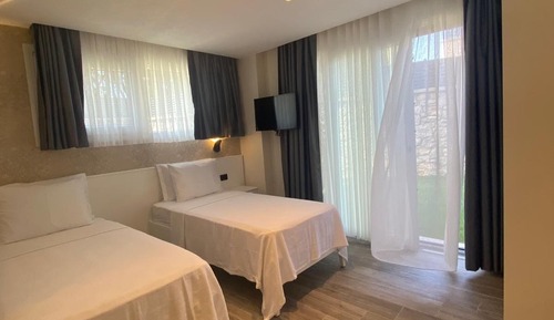 Basic Double or Twin Room, Garden View