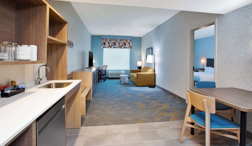 Suite, 1 King Bed with Sofa bed, Accessible, Bathtub