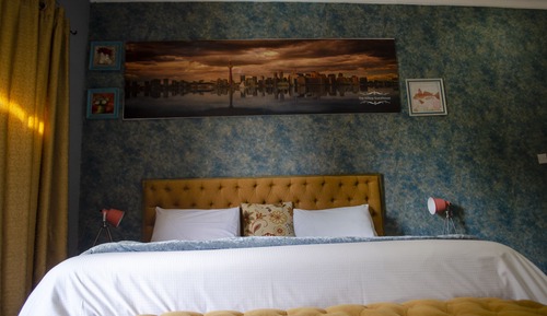 Deluxe King Suite Room 7