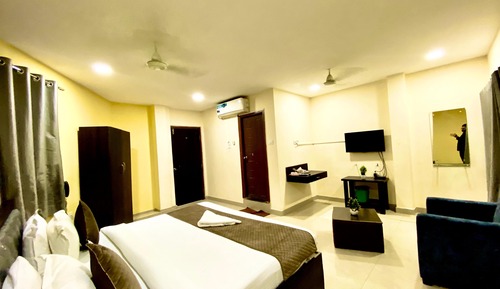 Standard Room, 1 King Bed, City View
