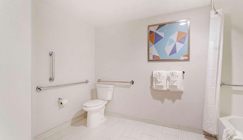 Suite (One Bed King, Handicapped Impaired)