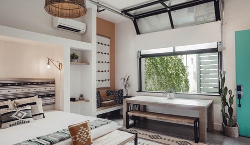 Premium Room, 1 King Bed, Courtyard View