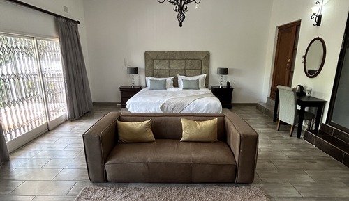 Room 2 Super King Suite [fire place]