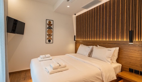 Deluxe Apartment