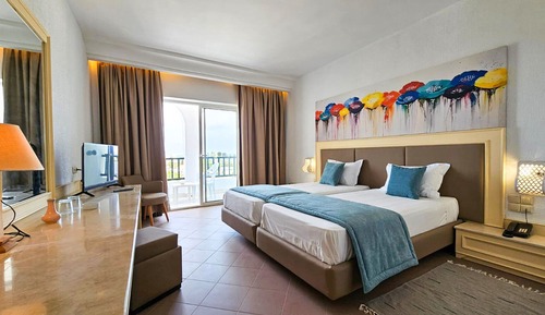 Single Room, Sea View