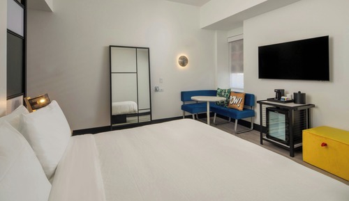 Room, 1 King Bed, City View (Hearing Accessible)