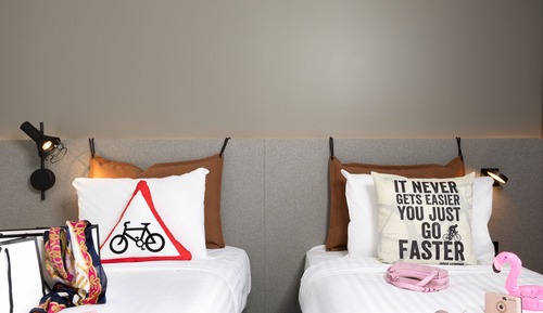 Room, 2 Twin Beds, Non Smoking, City View