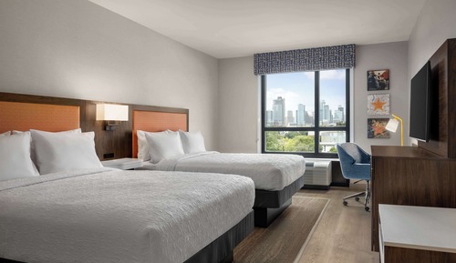 Room, 2 Queen Beds, Pool View