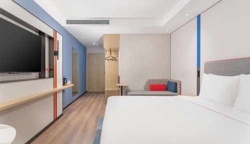 Standard Room, 1 King Bed