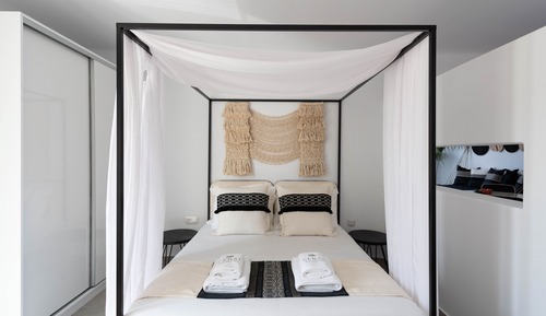 Honeymoon Suite