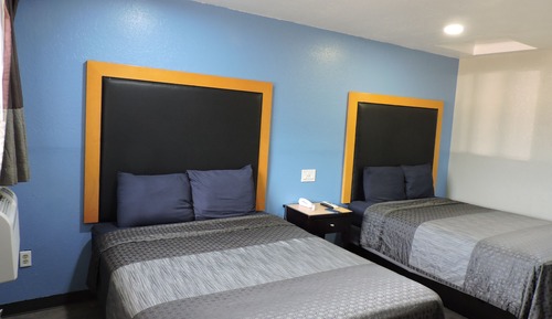 Basic Single Room, 2 Queen Beds