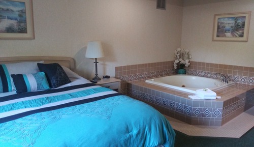 Romantic Single Room, 1 King Bed