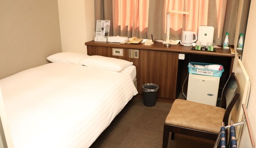 1 Large Twin Bed, No Parking, Smoking