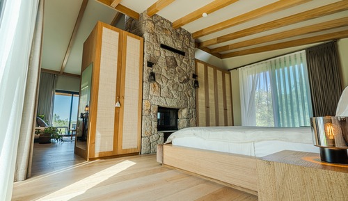 Deluxe Suite, Jetted Tub, Garden View