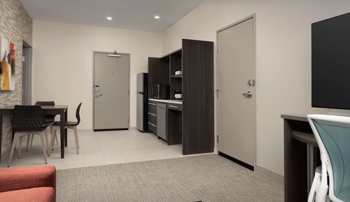 Suite, 1 King Bed (Mobility & Hearing, Roll-in Shower)