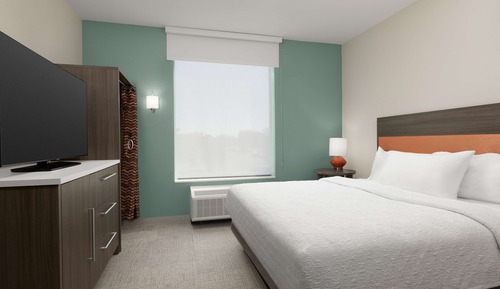 Suite, 1 King Bed (Hearing)