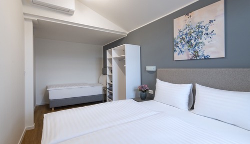 Luxury One Bedroom Attic Apartment