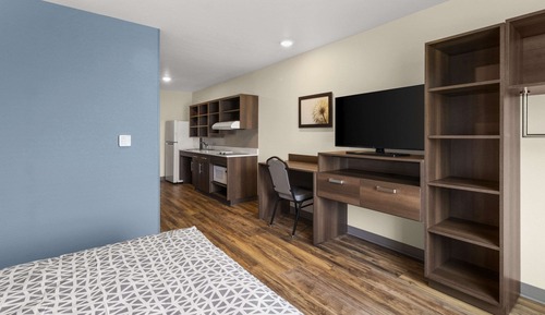 Suite, 1 Queen Bed, Accessible, Non Smoking (Transfer Shower)