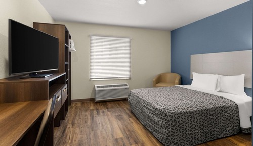 Suite, 1 Queen Bed, Accessible, Non Smoking (Roll-In Shower)