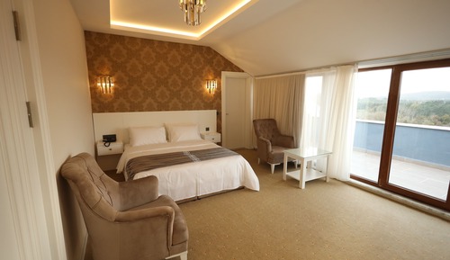 Honeymoon Suite