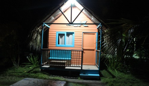 Cabin (Bungalow 4 - Orange)