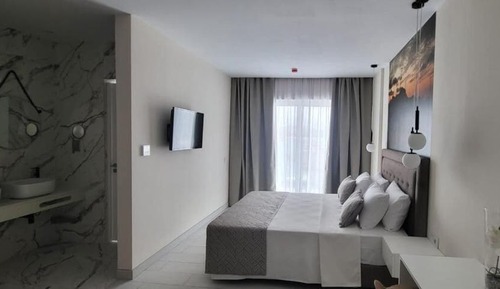 Junior Suite, 1 Bedroom, Balcony, Marina View