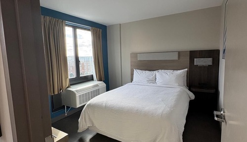 Suite, 1 Queen Bed