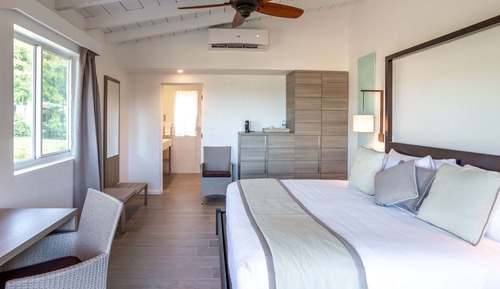 Standard Room, 1 King Bed, Non Smoking, Beachside