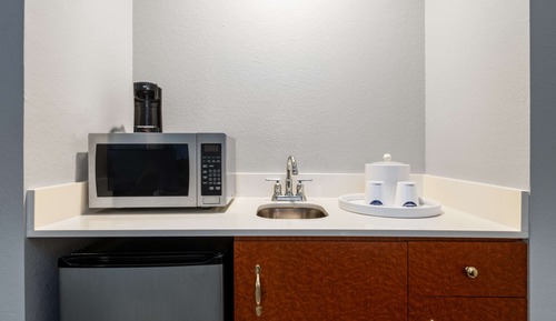 1 King Suite, Non-Smoking