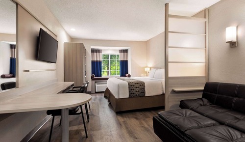 Studio Suite, 1 King Bed, Non Smoking