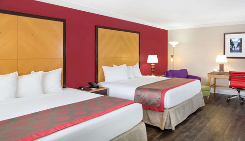 Deluxe Room, Multiple Beds, Non Smoking