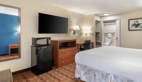 Standard Room, 1 King Bed, Accessible, Non Smoking