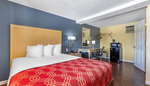 Standard Room, 1 Queen Bed, Non Smoking