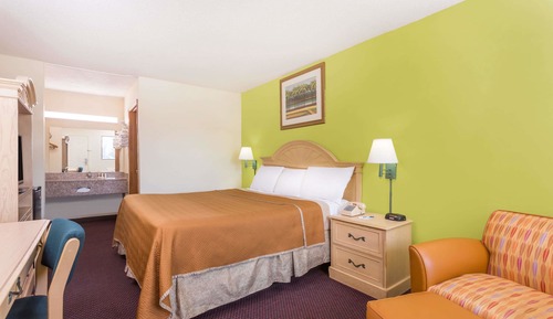 Standard Room, 1 King Bed