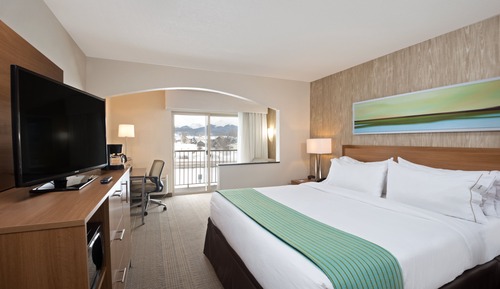 Suite, 1 King Bed, Accessible