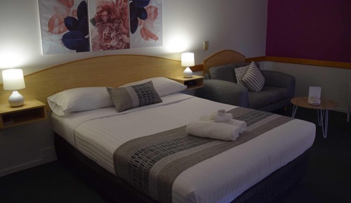Deluxe Room, 1 Queen Bed, Ground Floor
