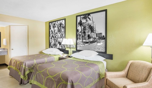 Deluxe Room, 2 Double Beds, Non Smoking, Refrigerator, Microwave & Wetbar