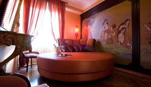 Suite (Secret)