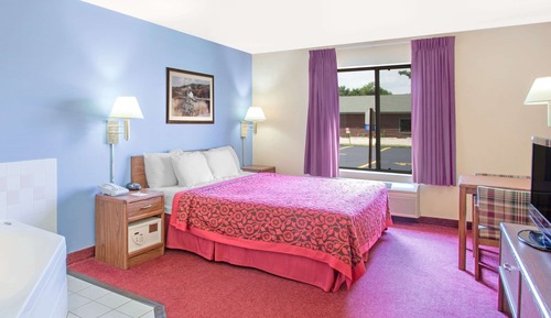 Studio Suite, 1 King Bed, Non Smoking