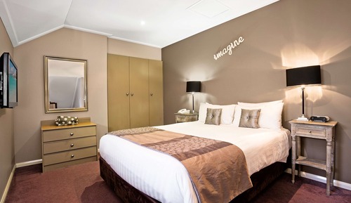 Suite, 1 Queen Bed, Non Smoking, Mezzanine