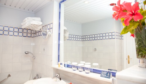 Junior Suite (2 Adults + 2 Child)