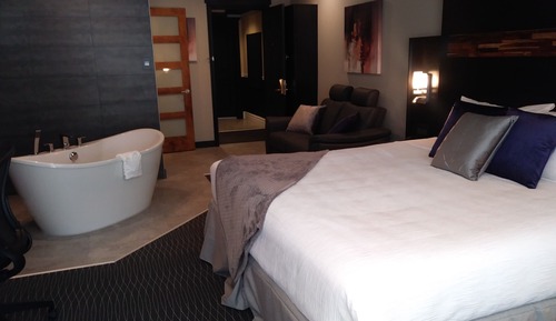 Junior Suite, 1 King Bed, Non Smoking, Bathtub