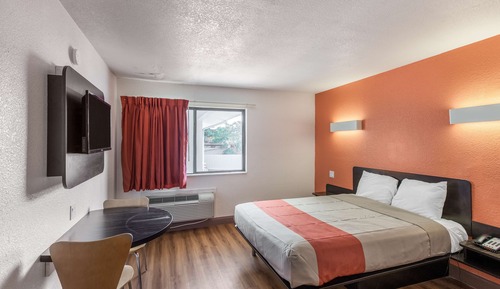 Standard Room, 1 King Bed, Accessible, Smoking